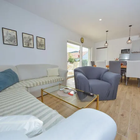Pleasant Dreams By Interhome Casa vacanze Veli Iž